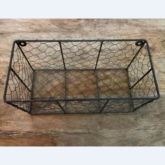 Accents Preowned Rustic Rectangular Chicken Wire Basketcan Stand